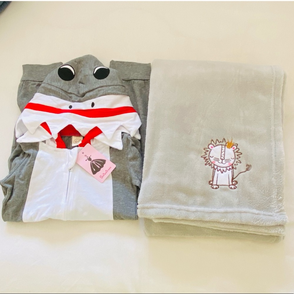 Baby Shark Onesie Pajama & Lion Soft Blanket 2Pcs